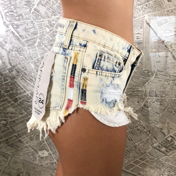 New Carmar LA rigid denim mid rise shorts sz 24